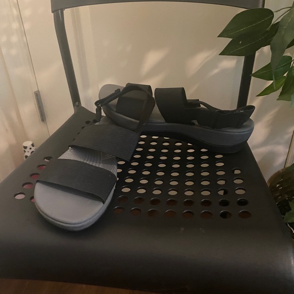 Clarks comfortable cushion shoes size 8 1/2 - Picture 1 of 8